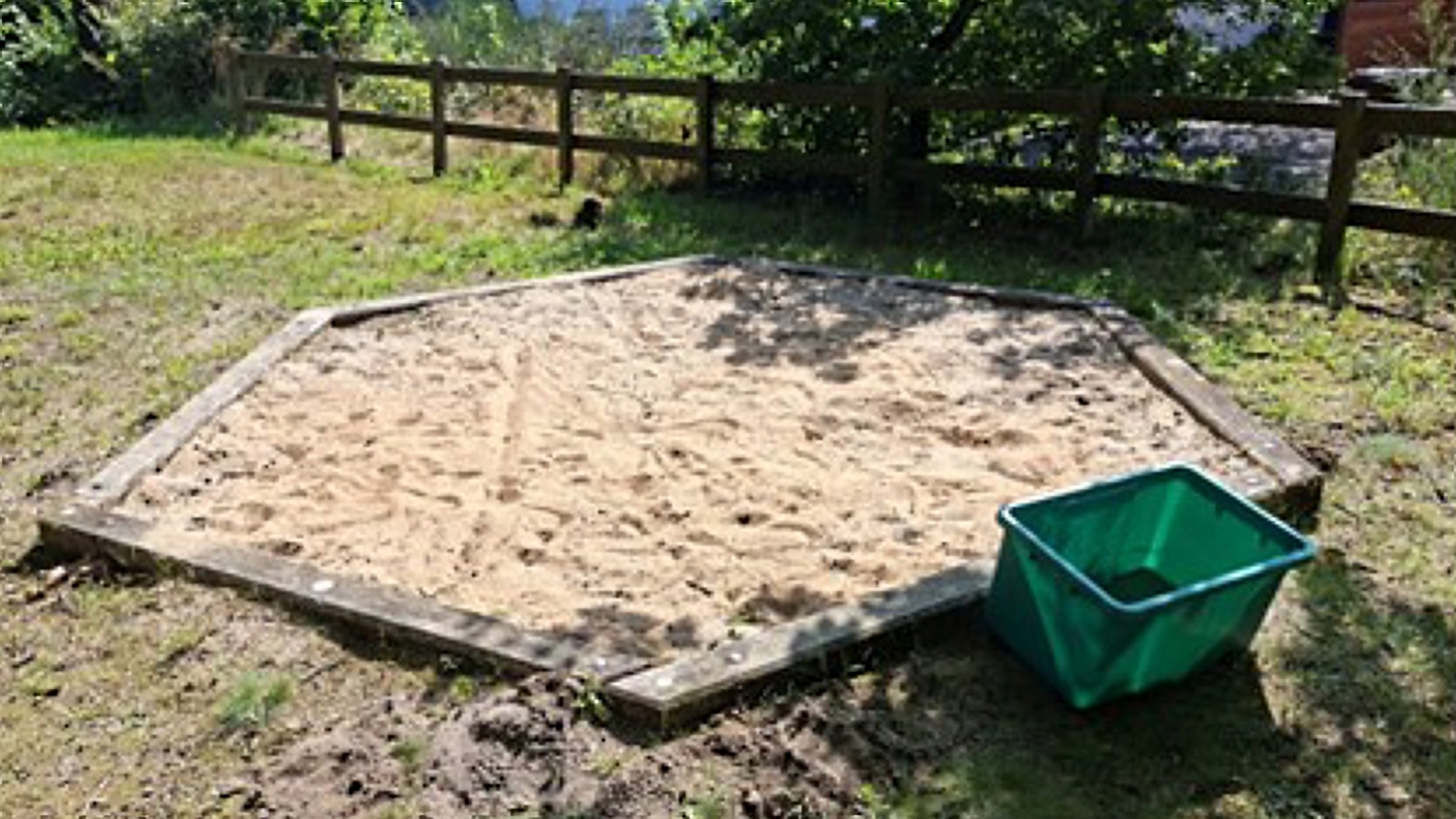 Sandkasten auf dem Waldspielplatz